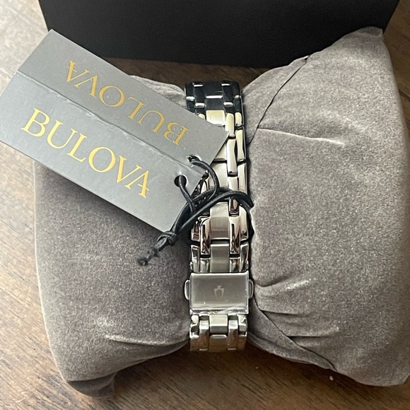 Bulova 96L005 30mm Silver Stainless Steel Case with Silver Stainless Steel. main image 3